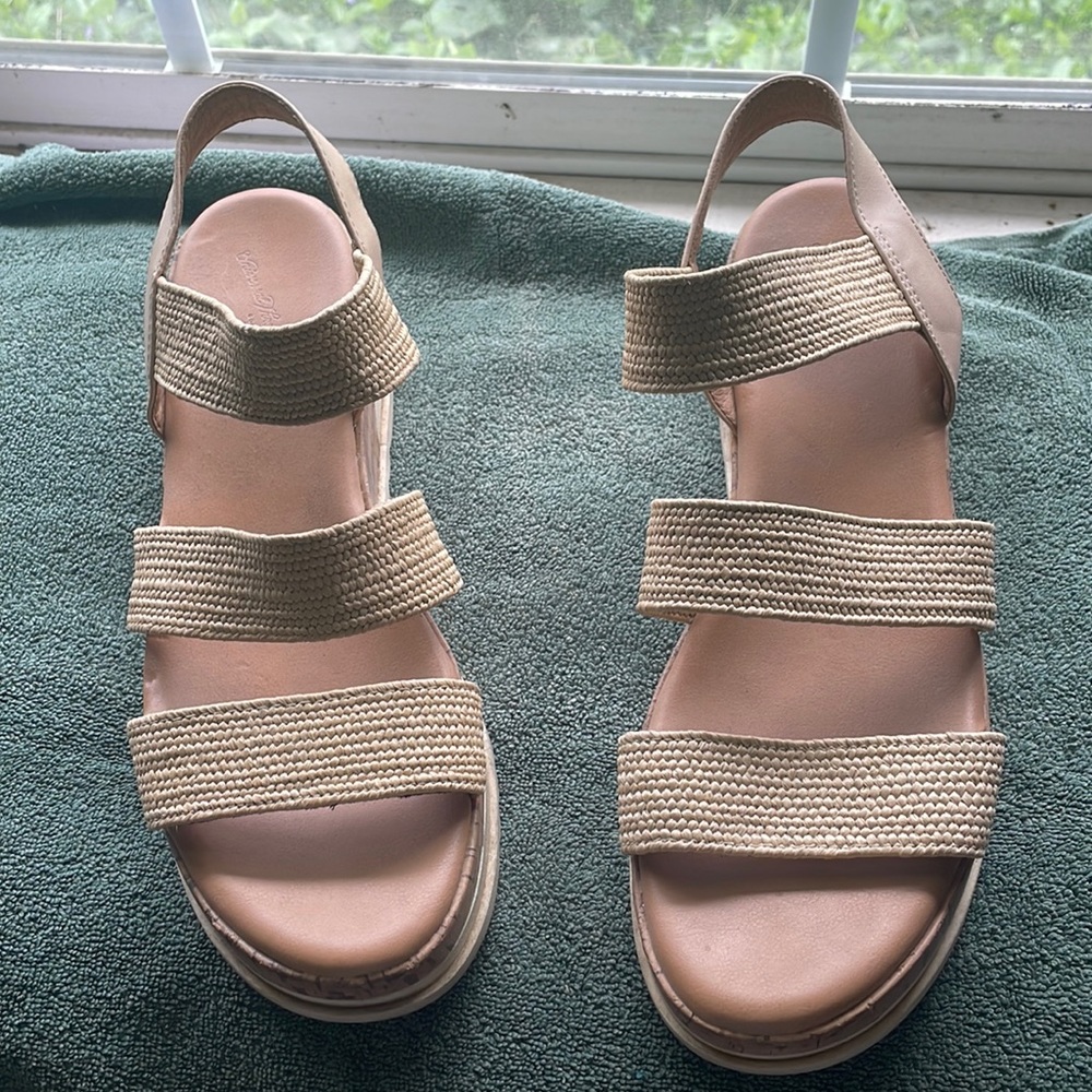 Universal Thread, size 11, great condition